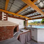 Meri Vila Gabonjin