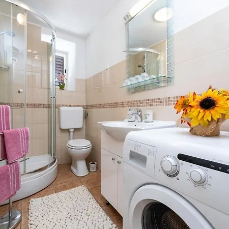 빌라 Meri Gabonjin